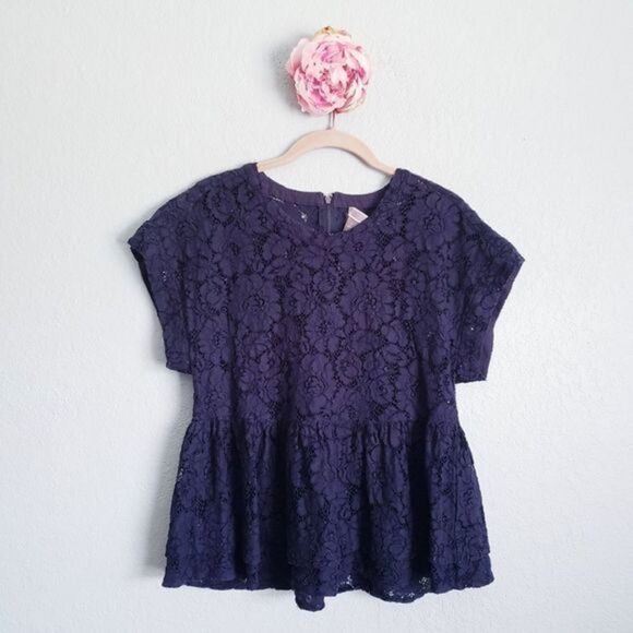 Lace Top‎ - Picture 1 of 7